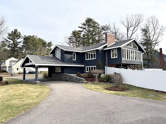 3rd image of 223 Poquanticut Ave