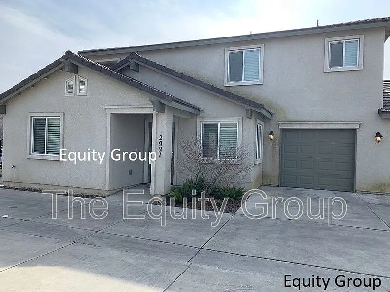 2921 N Crowe St photo 1