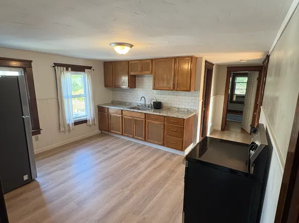 5 Daniels St #3, Dudley, MA 01571