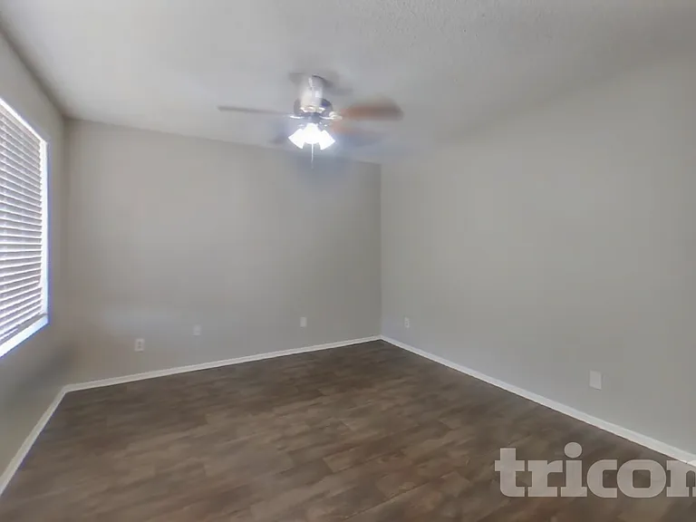 7805 W Cora Ln — Photo 4