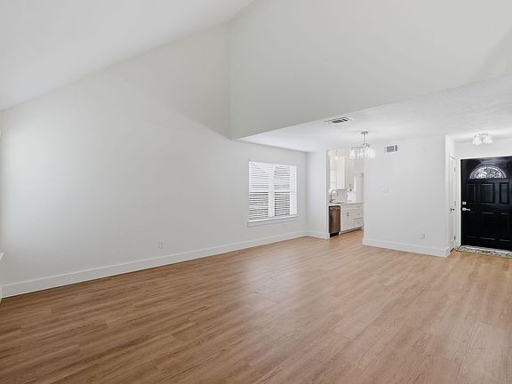 5th image of 10110 Appleridge Dr