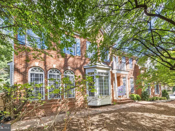 2155 Harithy Dr, Dunn Loring, VA 22027