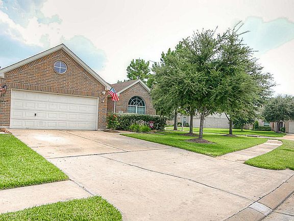 Lovely one story, ready for move-in