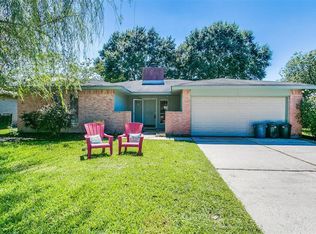 16806 Aprilmont Dr, Sugar Land, TX 77498