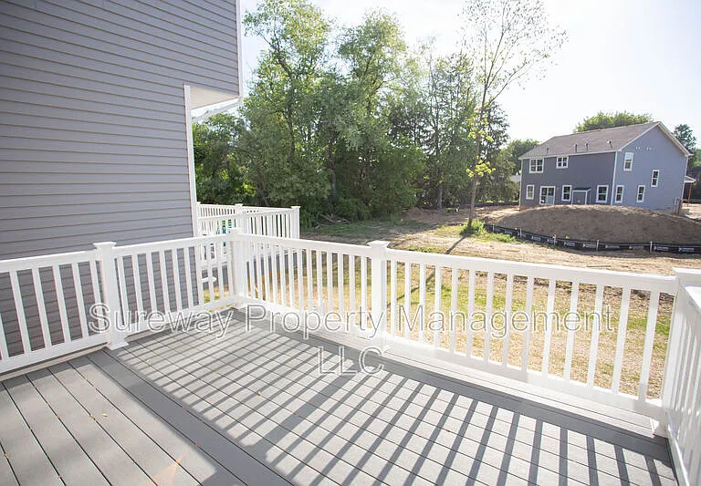 8 Foxwood Dr — Photo 21