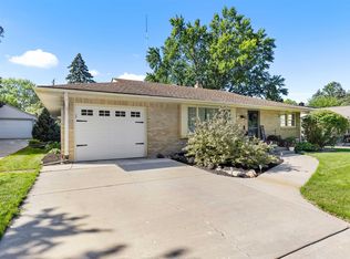 3907 Barrington Rd, Rockford, IL 61107