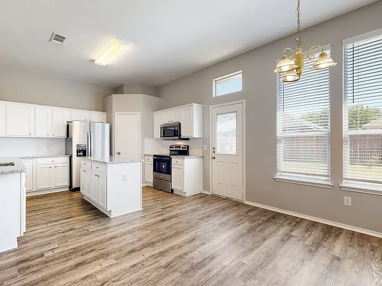 346 Leisure Ln — Photo 6