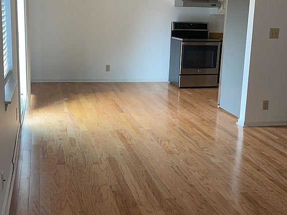2nd image of 5831 Brentwood Trce
