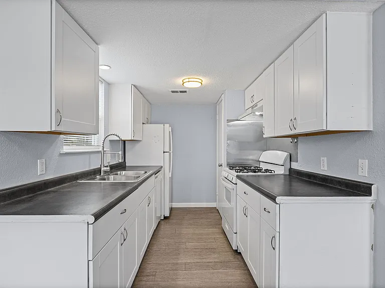 2615 Ektom Dr — Photo 6