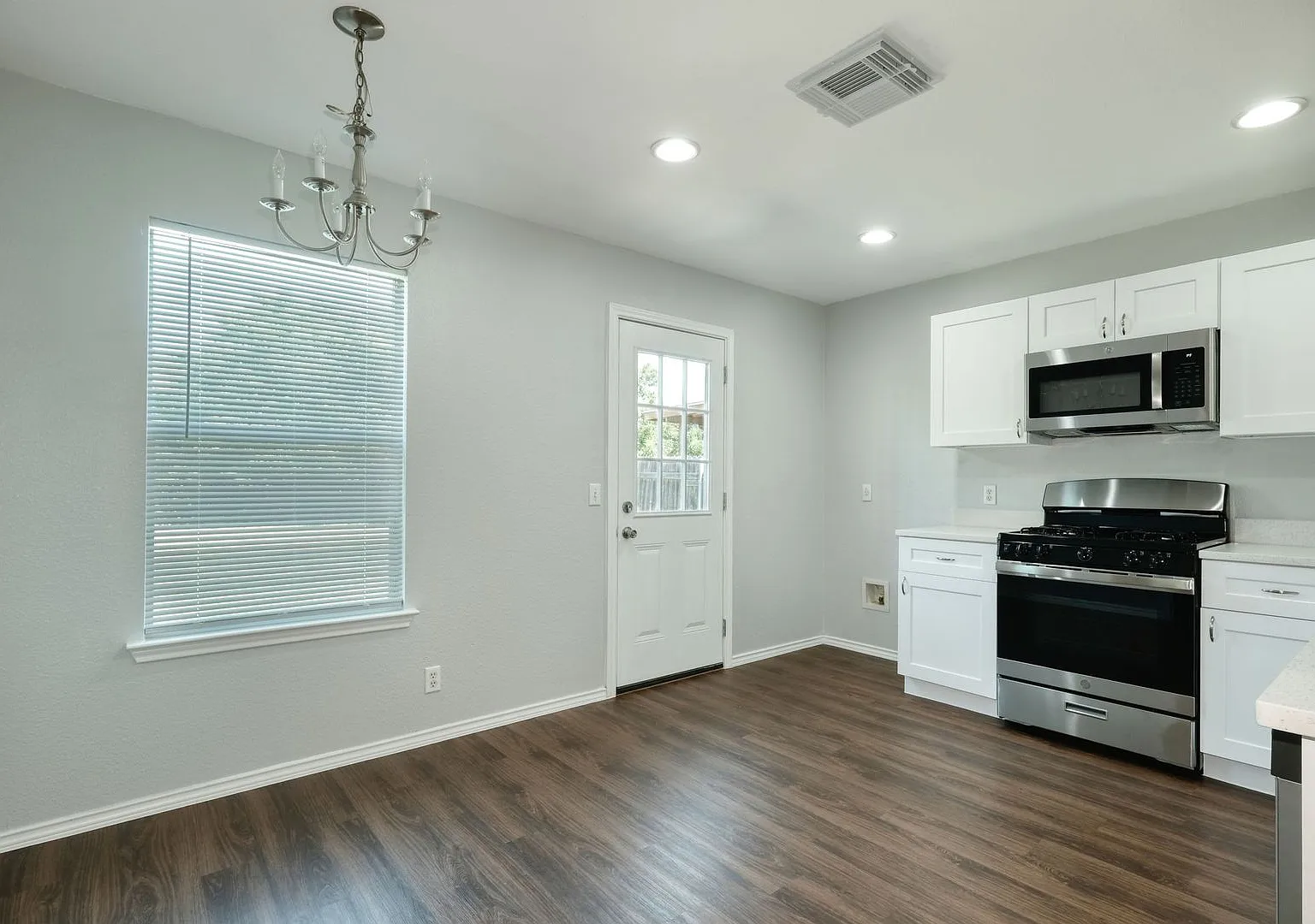 14312 Cummins Way — Photo 3
