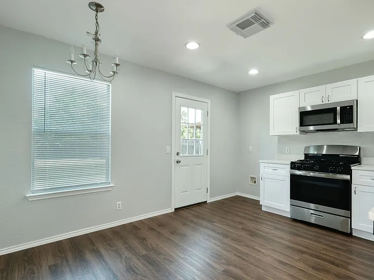 14312 Cummins Way — Photo 3