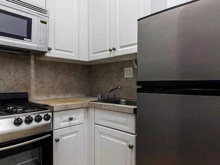 226 W 97th St #3D — Photo 4