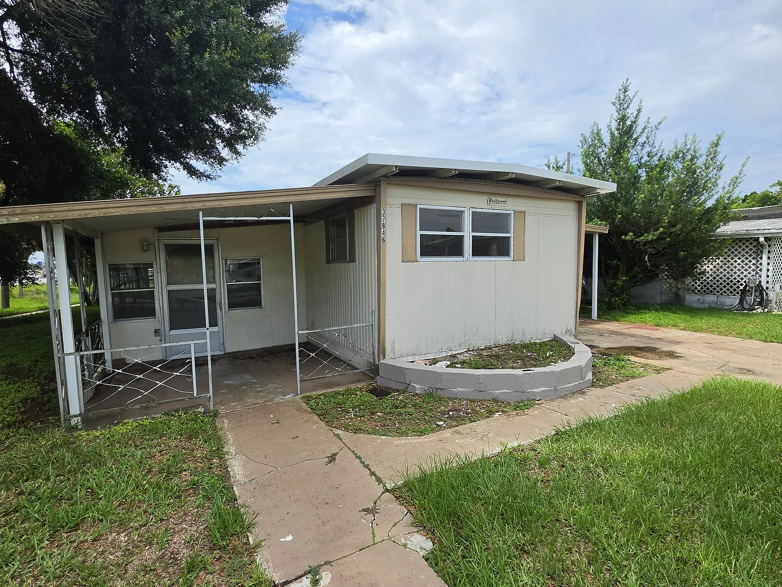 2 bed, 1.5 bath, 576 sqft, $1,100 — Photo 2
