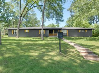 207 Lakeshore Dr, Palestine, TX 75801