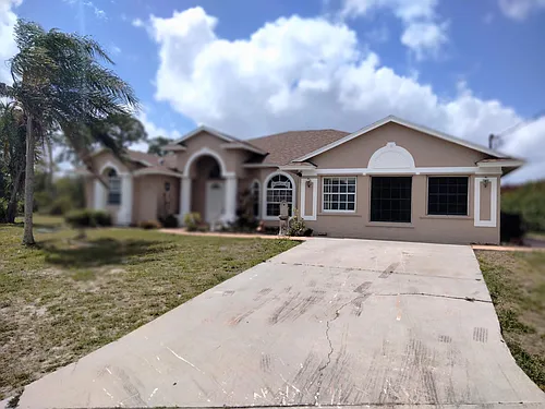 312 SW Buzby Ct Photo 1
