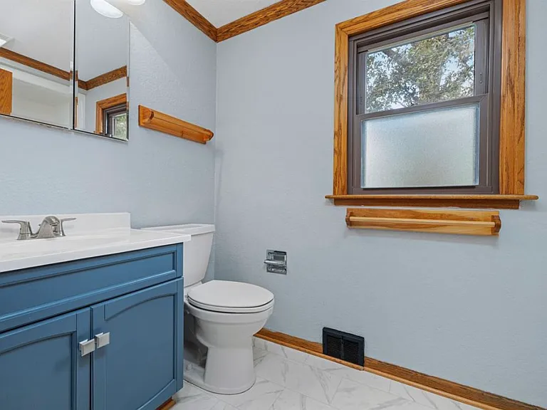 4818 W Jefferson Blvd — Photo 17