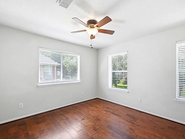 3126 Waters View Dr — Photo 40