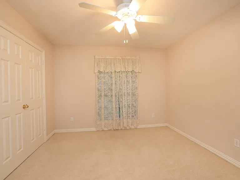 17222 Leeside Dr — Photo 26