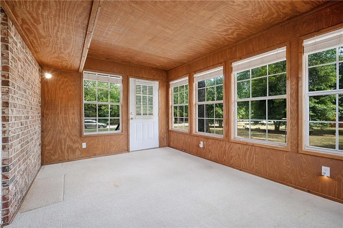 Building Photo - 1549 E Stubblefield Rd