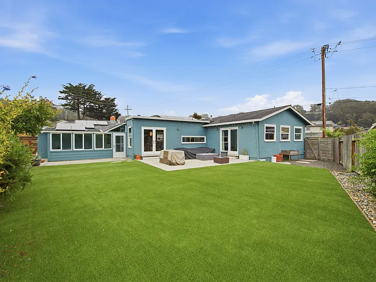 796 Crespi Dr — Photo 33