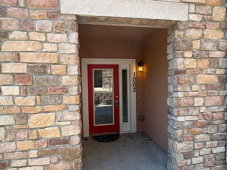 1002 Lucca Dr — Photo 18