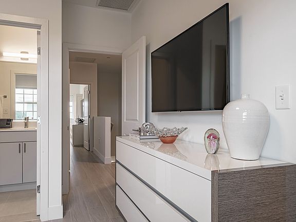 5th image of 307 N J St #206
