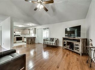 722 Ravencroft Dr, Garland, TX 75043
