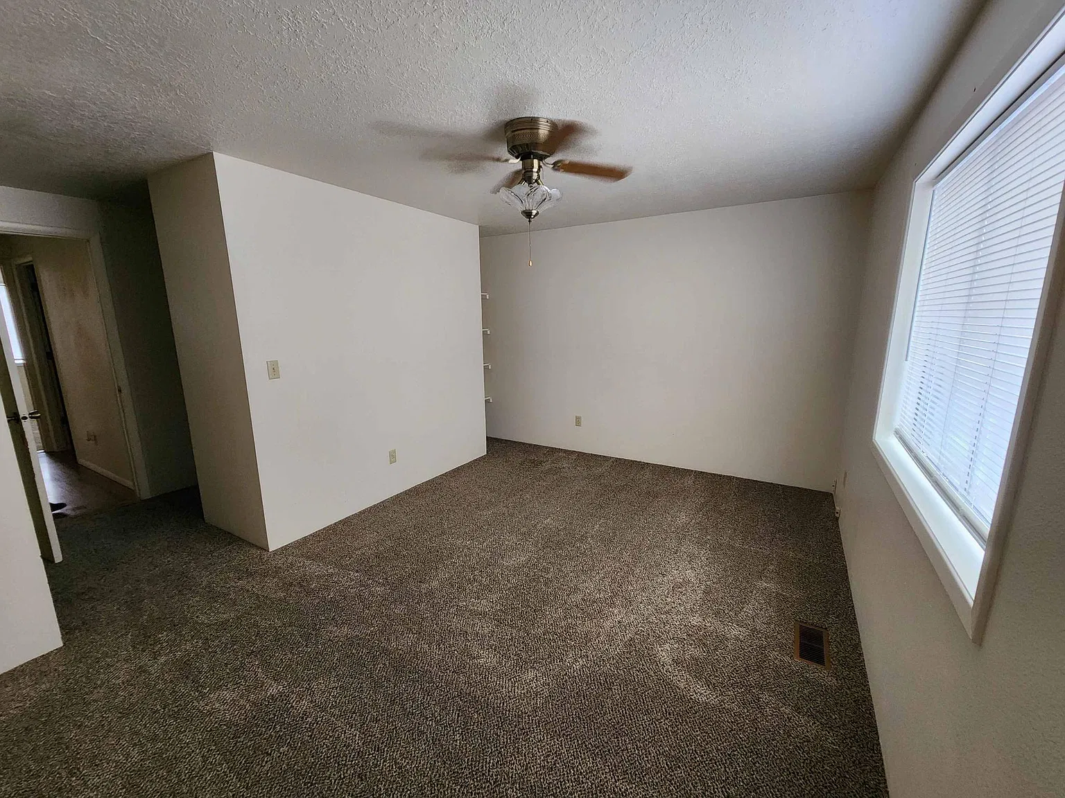 2 bed, 1234 sqft, $1,750 — Photo 4