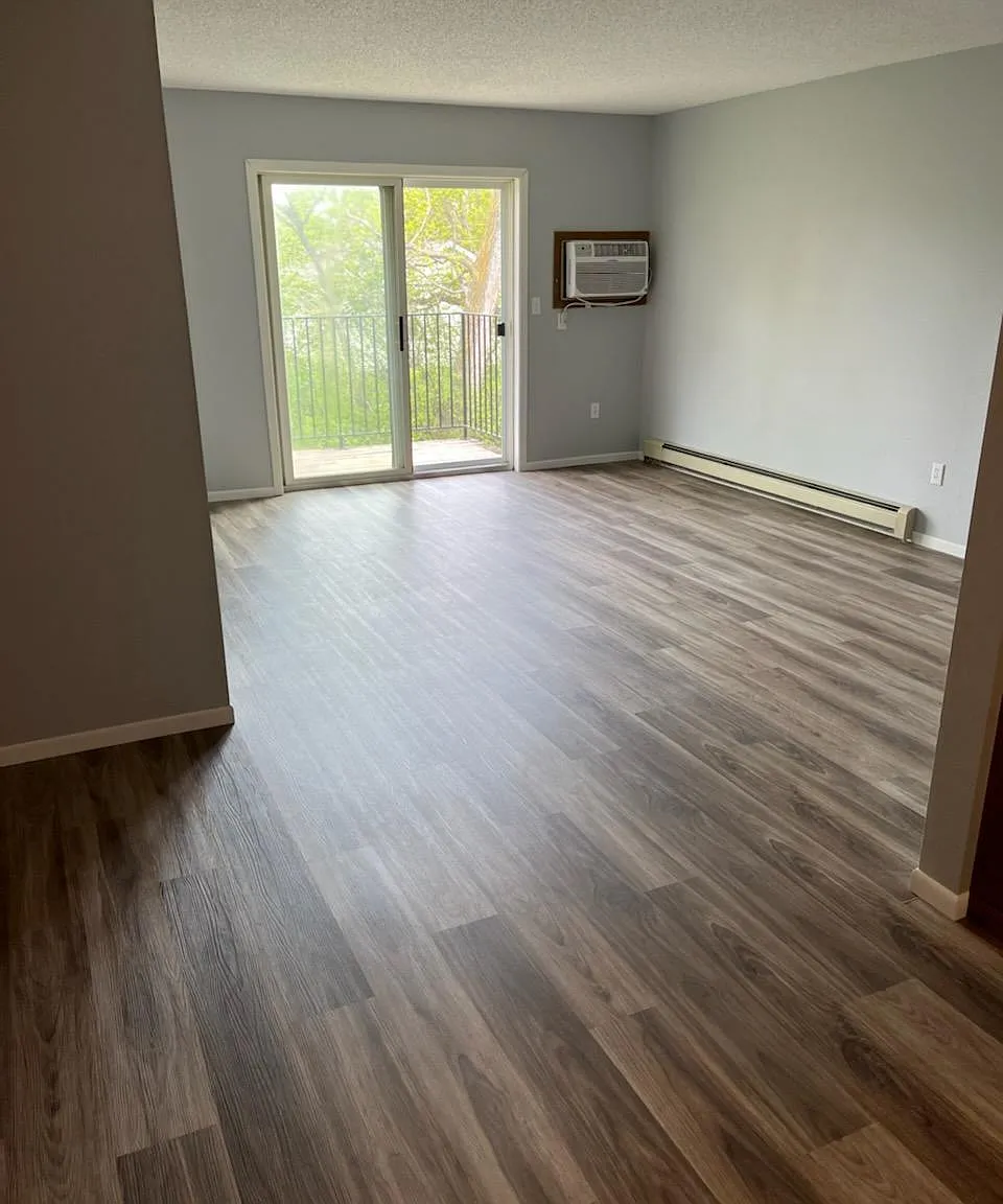 2 bed, 1100 sqft, $900 — Photo 2