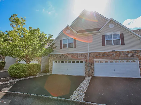 225 Brinley Dr, Pennington, NJ 08534