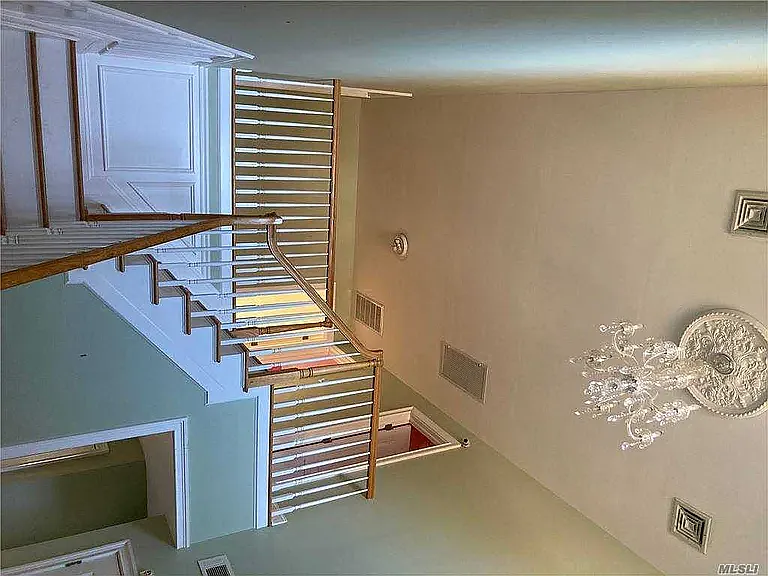 46 Garden City St — Photo 2