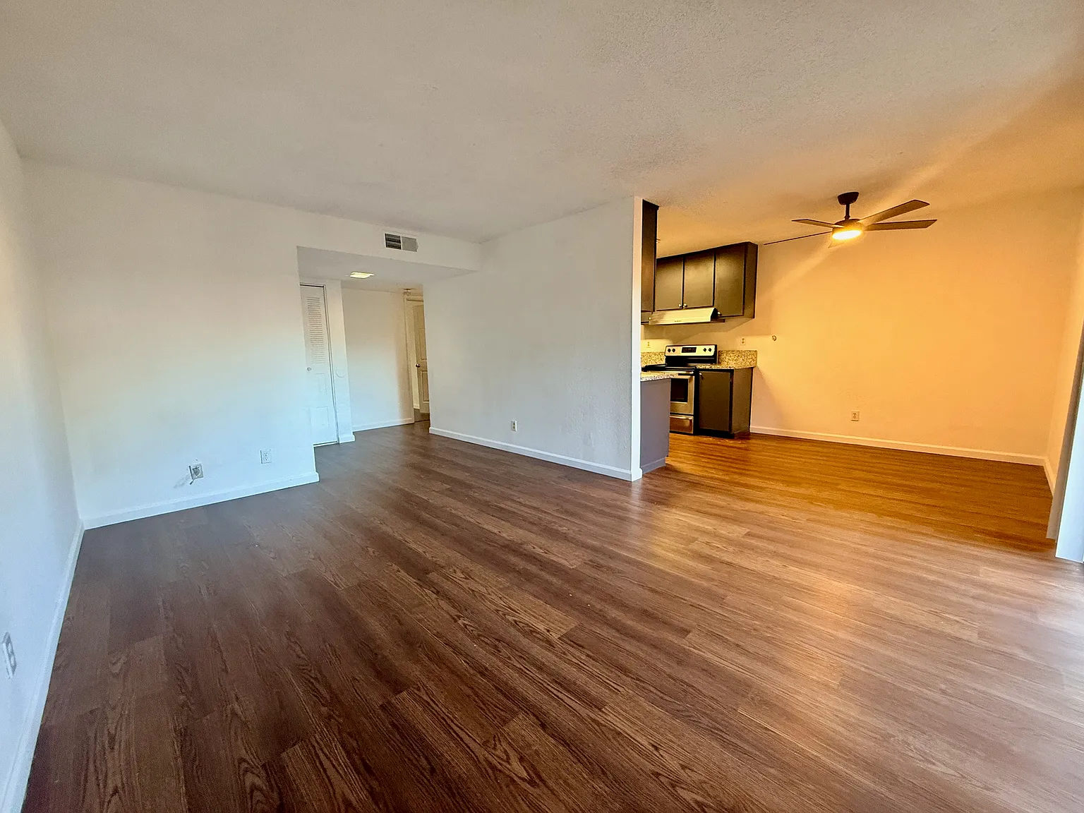 2 bed, 903 sqft, $1,800 — Photo 2