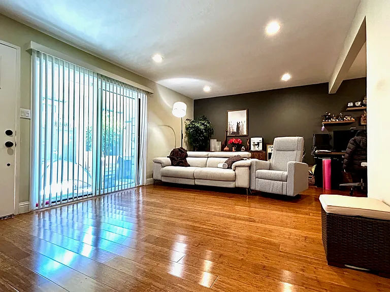 7108 Admiralty Ln — Photo 2