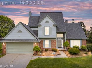 39456 Squire Dr, Novi, MI 48375