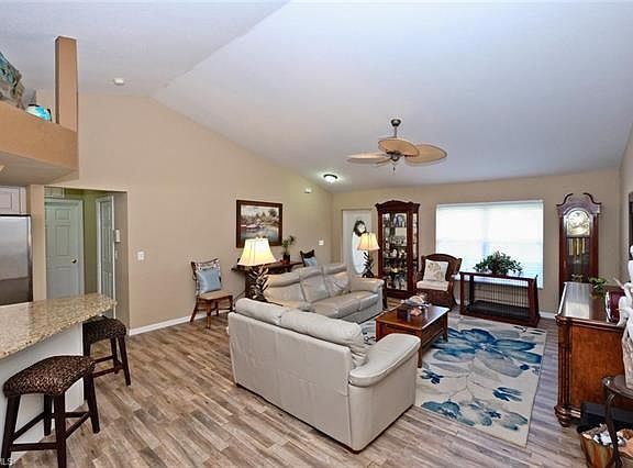 4th image of 4819 Agualinda Blvd