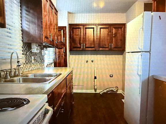 4th image of 3018 Hendon Rd