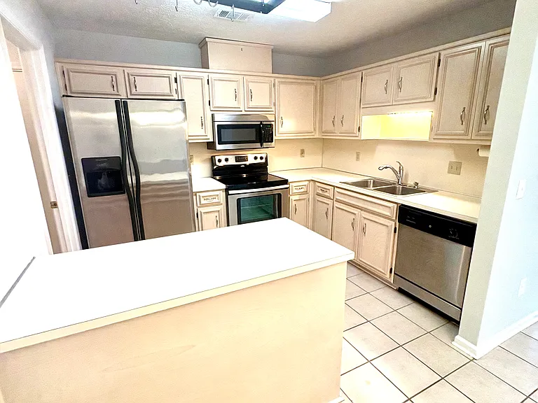 5240 Spinnaker Ct — Photo 4