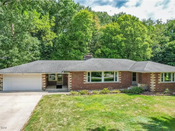 4393 Hilltop Dr, Barberton, OH 44203