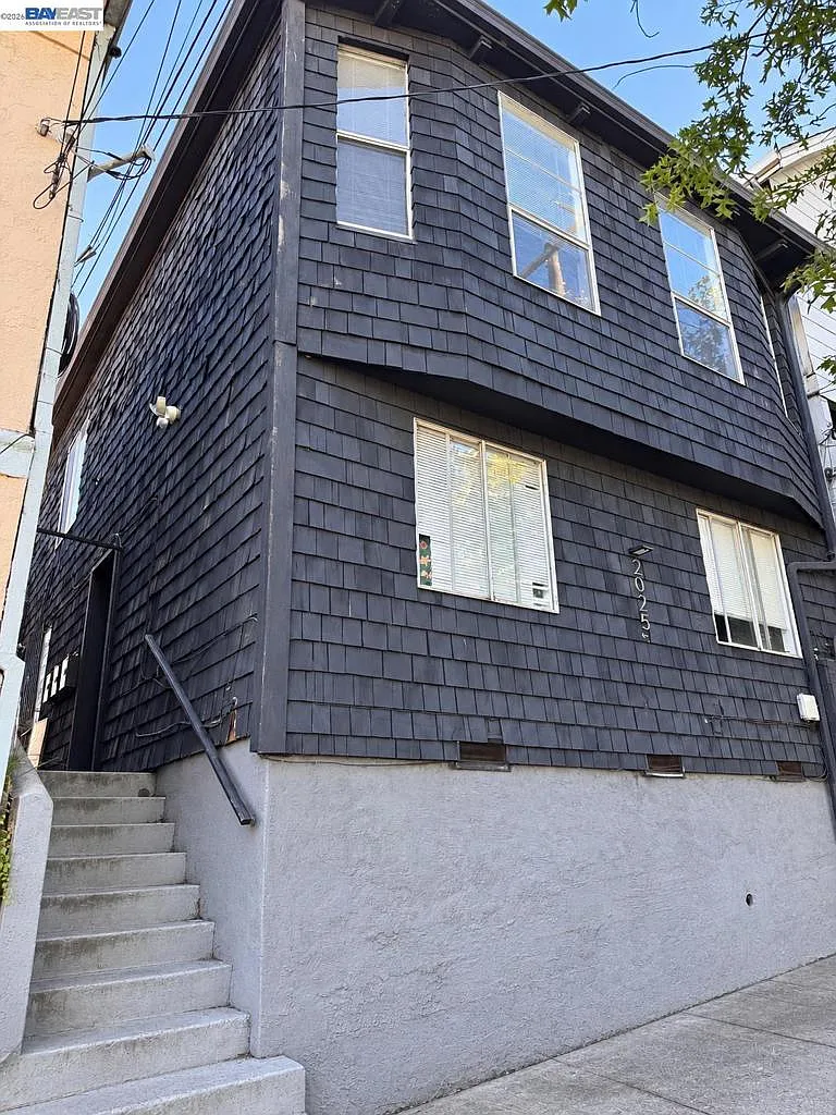 2 bed, 1.0 bath, 725 sqft, $2,295 — Photo 1