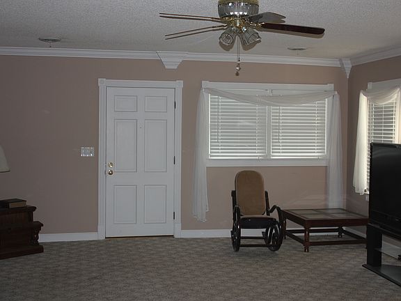 5th image of 2204 E Bradbury Ave