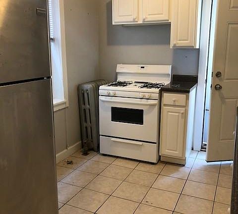 5th image of 4705 N Artesian Ave APT 1