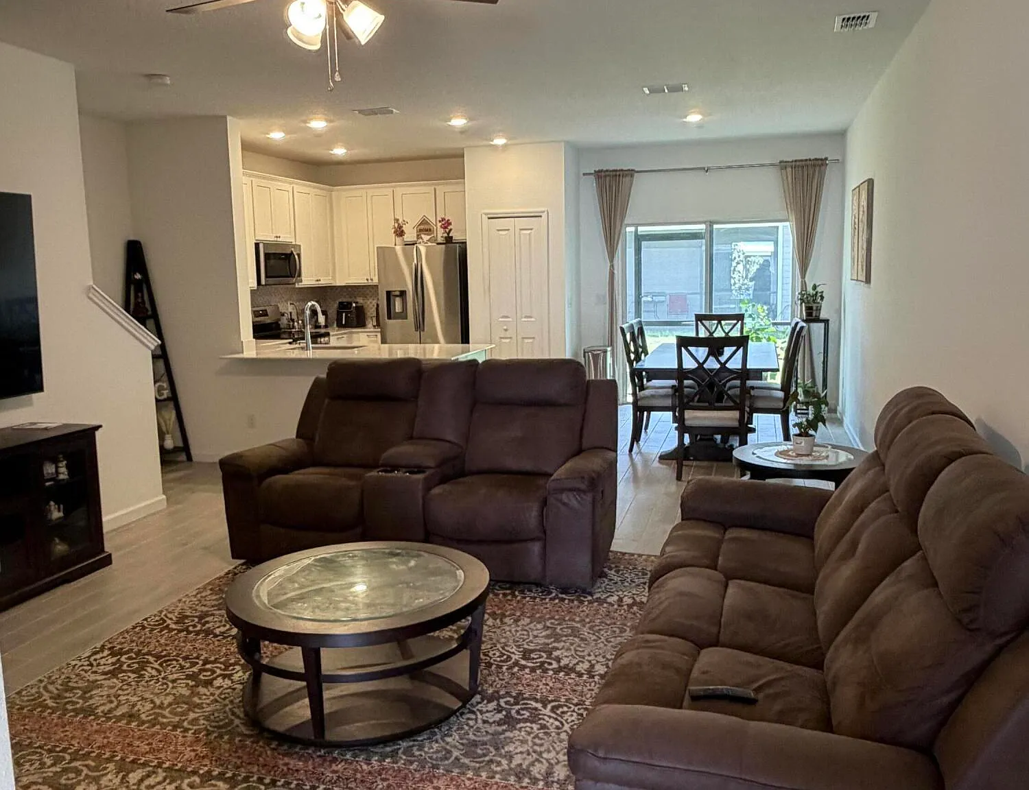 3 bed, 2.5 bath, 1707 sqft, $1,895 — Photo 3