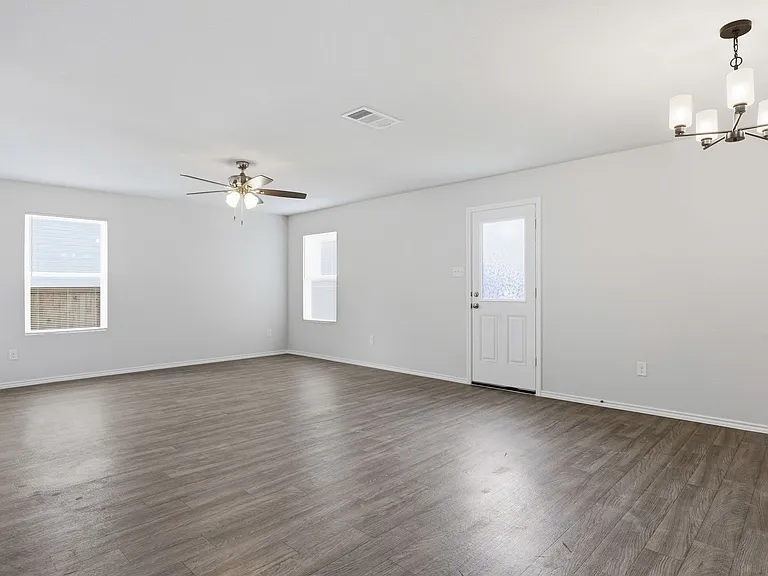 853 Eagles Nest Dr — Photo 2