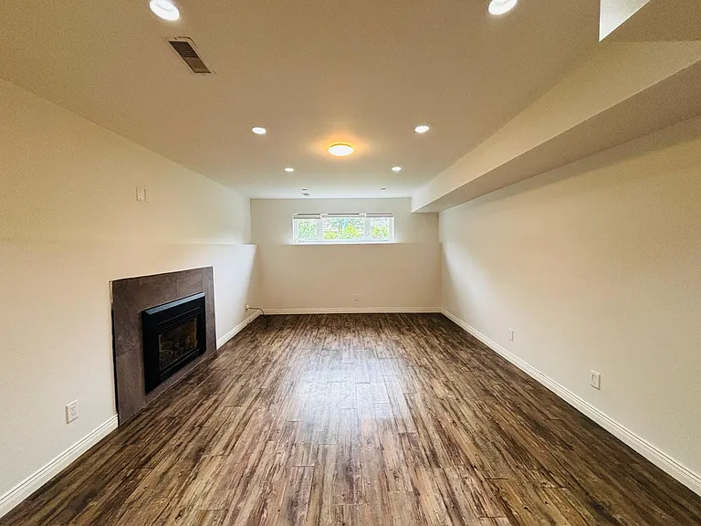 2629 E 6th Ave — Photo 20