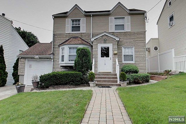1st image of 115 Crest Dr