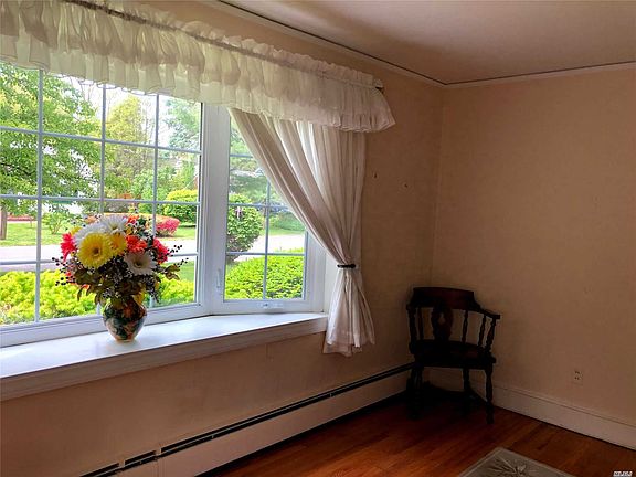 3rd image of 6 Barbara Ct