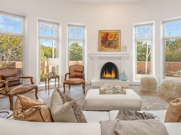 396 Circle Dr, Santa Fe, NM 87501