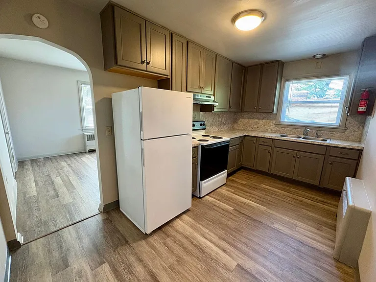 225-227 W Areba Ave — Photo 7