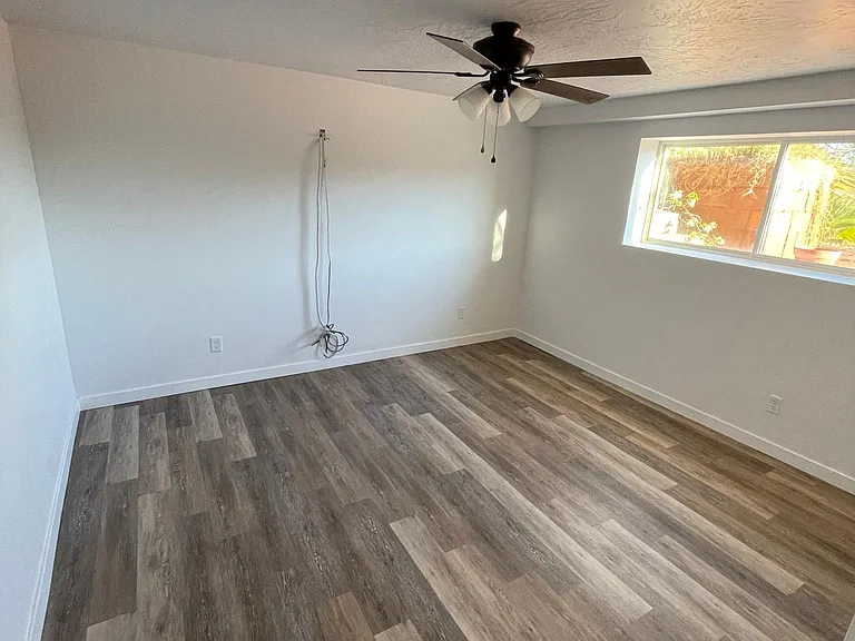 345 W 600 N — Photo 11