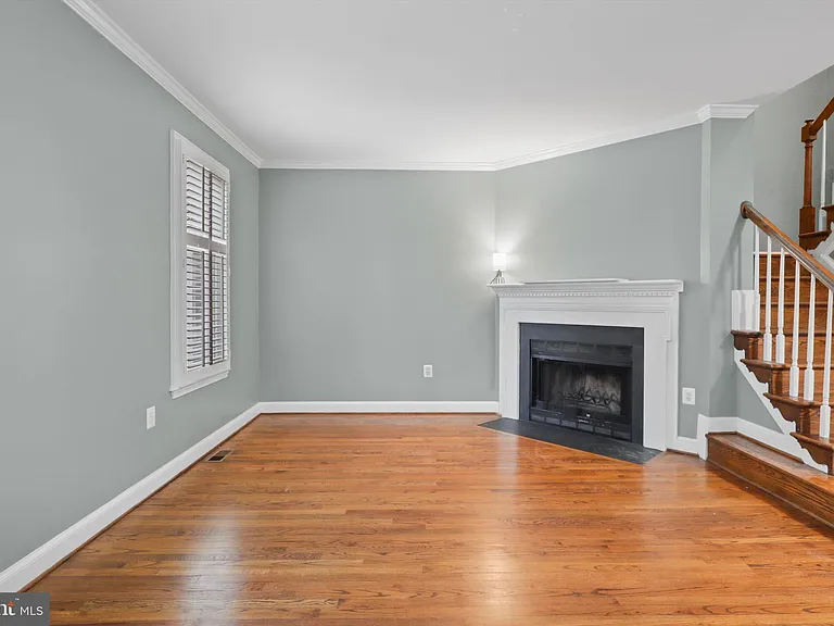 101 Roberts Ct — Photo 7